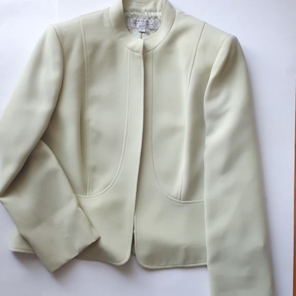 ❤ HOST PICK ❤ 3-Piece Tahari Skirt Suit - Picture 3 of 8